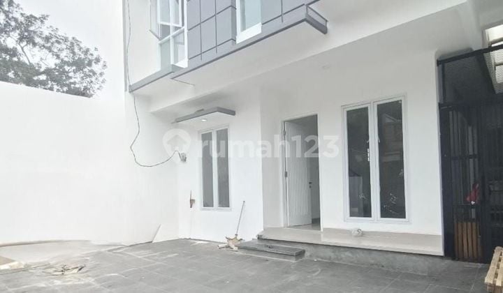 Rumah Baru 2 Lt Modern Di Jatiwaringin Bebas Banjir