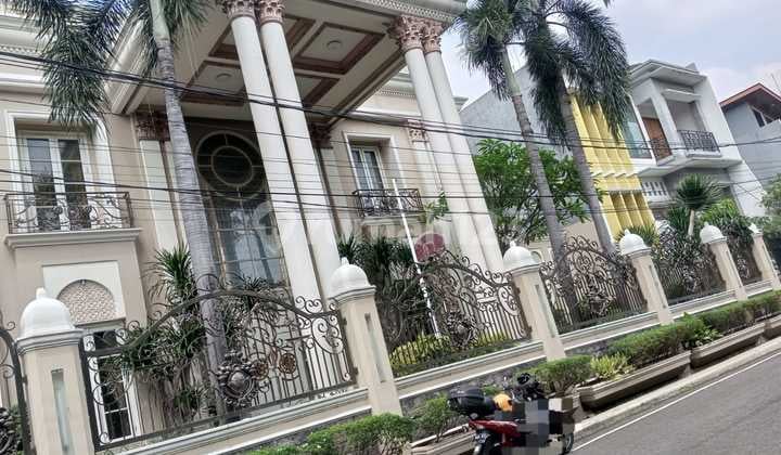 Rumah Design Neo Klasik Private Pool Dalam Komplek Elite di Duren Sawit