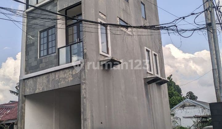 Rumah Perlu Finishing Tanah Luas Lokasi Strategis Pondok Kelapa