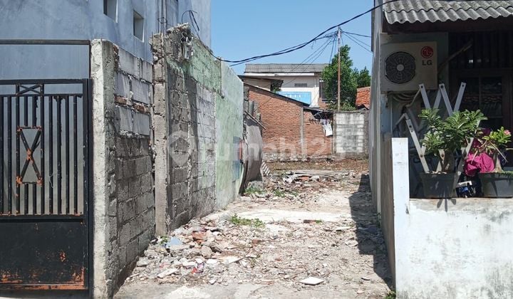 Tanah Datar Bentuk Ngantong Dekat Ke Kalimalang Curug