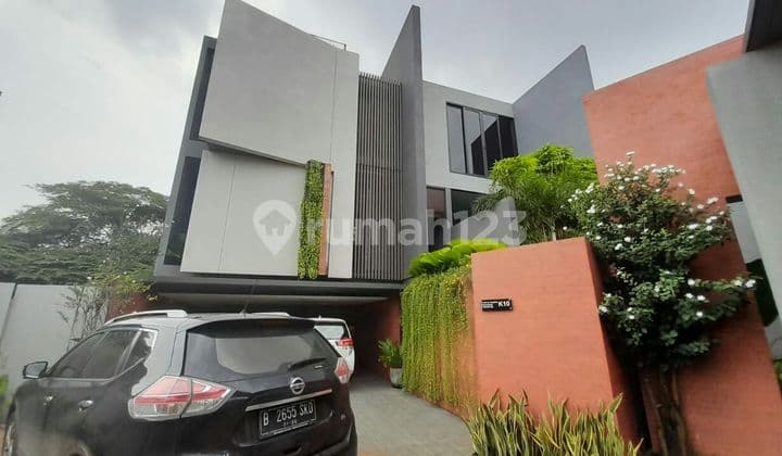 Rumah Townhouse Mewah Murah dengan Privete Pooldi Bintaro