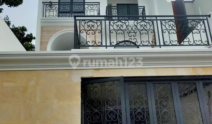 Rumah Baru Mewah Mega di Jagakarsa dengan Privete Pool