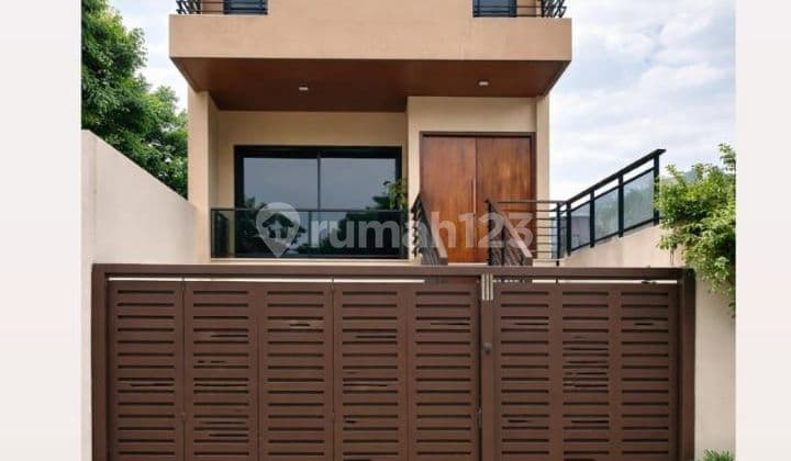 Aesthetic Modern Design 3-Story House