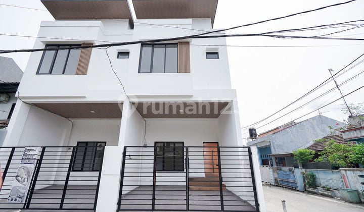 Rumah 2 Lantai Hook Dekat Aeon Jakarta Garden City Siap Huni J38768