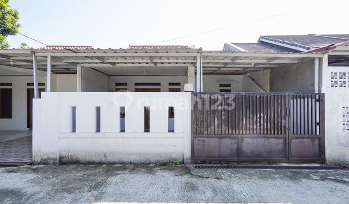 Rumah 15 Menit ke CIPLAZ Depok Hadap Selatan Siap KPR J-35088