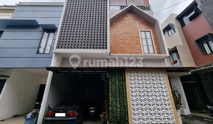 Rumah 2 Lantai 7 Menit ke Brawijaya Hospital Depok Hadap Timur J45431