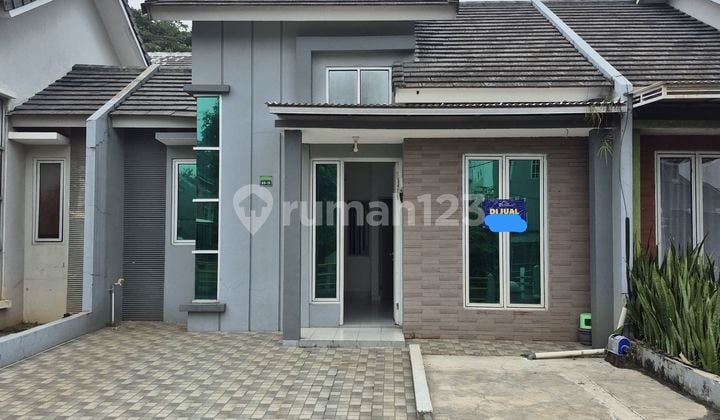 Rumah SHM Hadap Timur 15 Menit ke Stasiun Cisauk Siap KPR J-37545