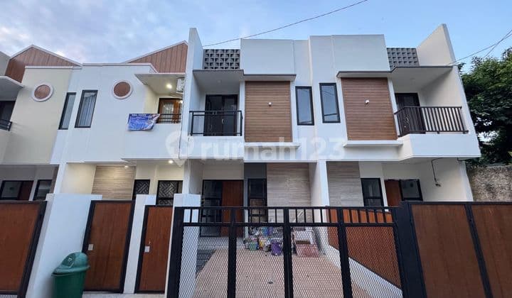 Rumah 9 Menit ke Mitra Keluarga Jatiasih 2 Lt Bebas Banjir J-37623