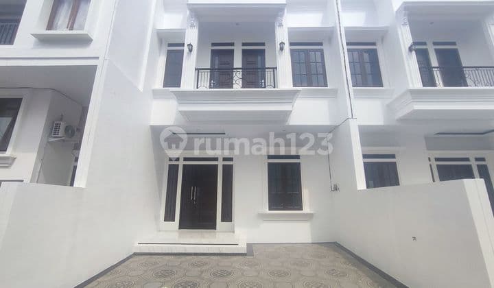Rumah Mewah SHM 15 Menit ke Cilandak Town Square 2 Lt Siap KPR J28366