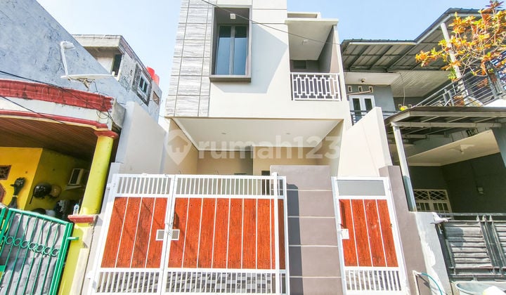 2-Story House in Bekasi, Access Near Terminal, Freehold Certificate, Flood-Free J35556