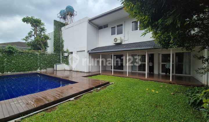 Disewakan Rumah Cantik di Dalam Compound