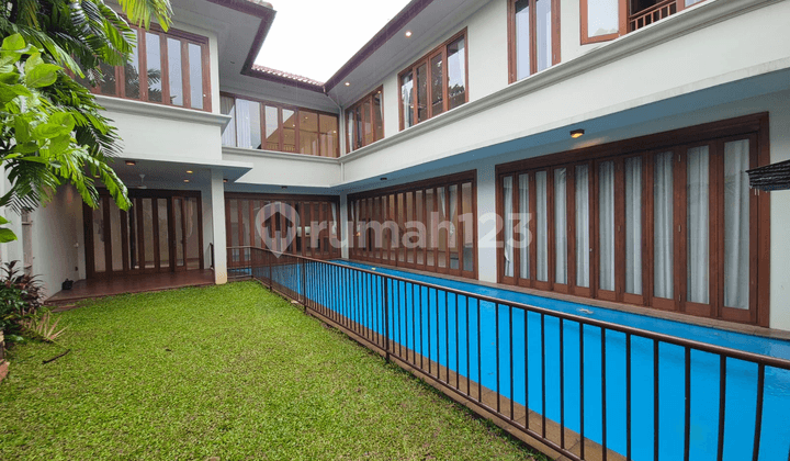 Disewakan Rumah Bagus Special Rate 750Juta/Tahun di Dalam Compound di Kemang, Strategis Area.