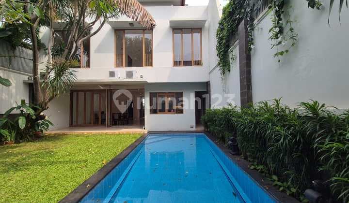 Disewakan Rumah Asri di Dalam Compund