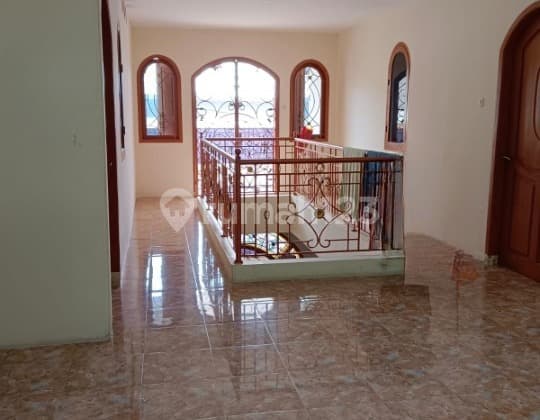 Turun Harga Rumah 3 Lantai 150M di Koja