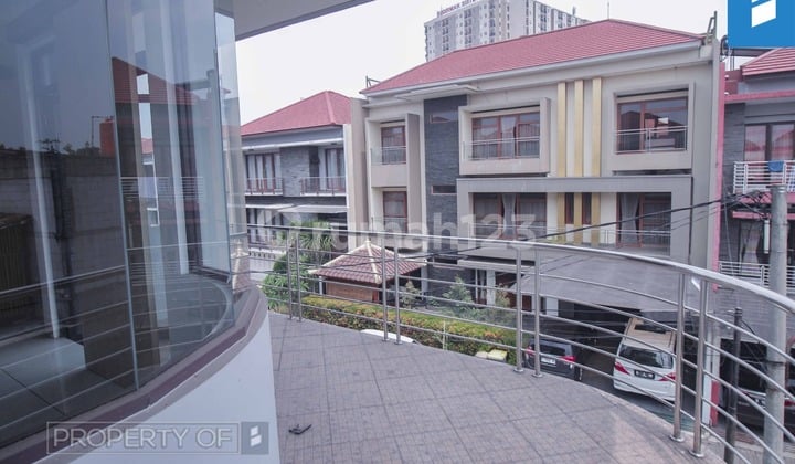 Eksklusif Tengah Kota Bandung di Mainroad Sudirman 3 Lantai. Nego sampai jadi!!