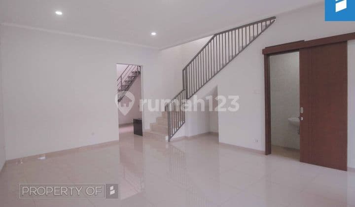 Modern Minimalis 2 Lantai Di Tengah Kota Bandung, Akses Mudah,bebas ********!