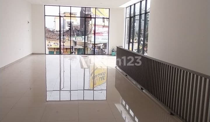 Baru di Mainroad Gatot Subroto Bandung, Strategis, Cocok untuk Kantor