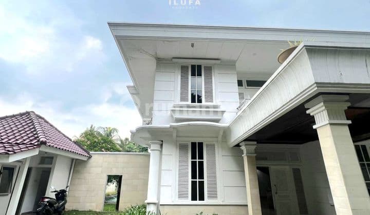 Disewakan Rumah Cocok untuk Kantor 2Lt Halaman Luas