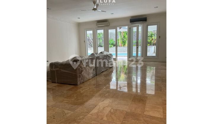 Disewakan Townhouse Bagus Area Cipete 2 Lantai Ada Kolam