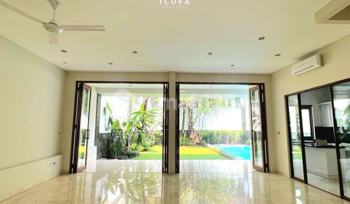 Disewakan Townhouse Modern Kondisi Bagus Area Kemang