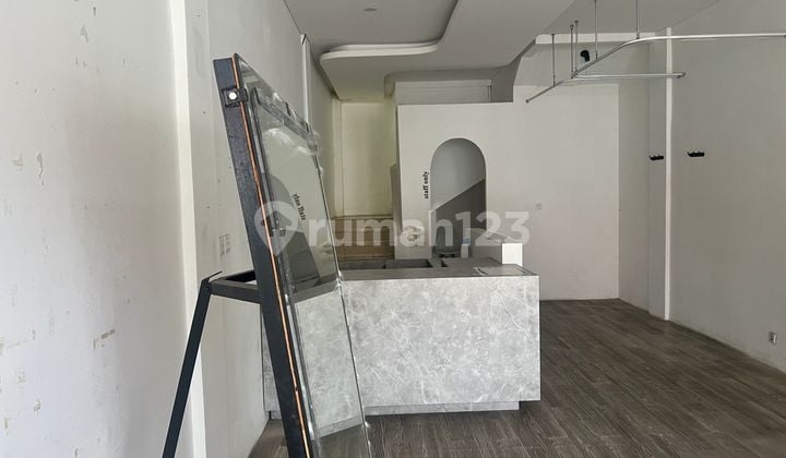 Disewakan Ruko Lokasi Strategis Cocok untuk Usaha atau Kantor