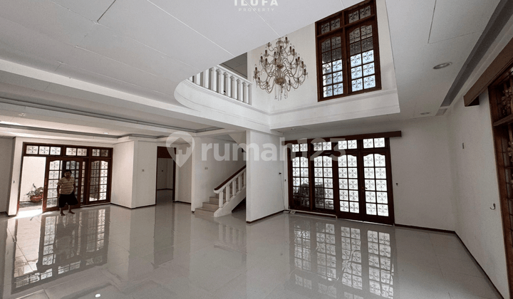 For Rent: House Suitable for Office, Strategic Location