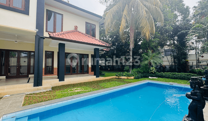 Disewakan Rumah Asri Dalam Compound 2lt Area Kemang