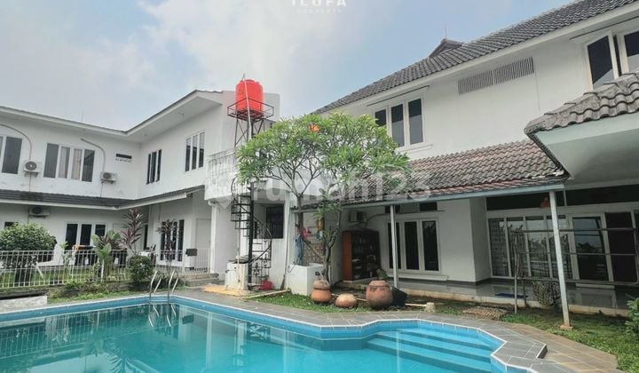 Disewakan Rumah Besar Untuk Kantor Atau Hunian, Lokasi Strategis