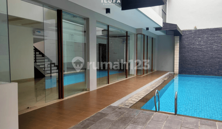 Disewakan Townhouse Lingkungan Asri 5Br Area Pejaten Kemang