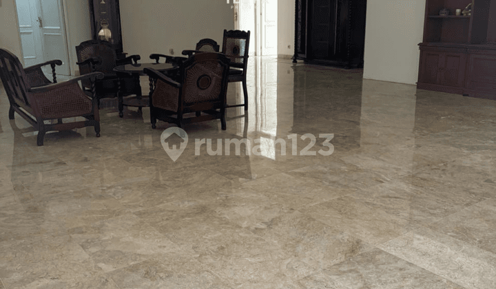 Disewakan Rumah Cocok Untuk Kantor Area Strategis Kebayoran Baru