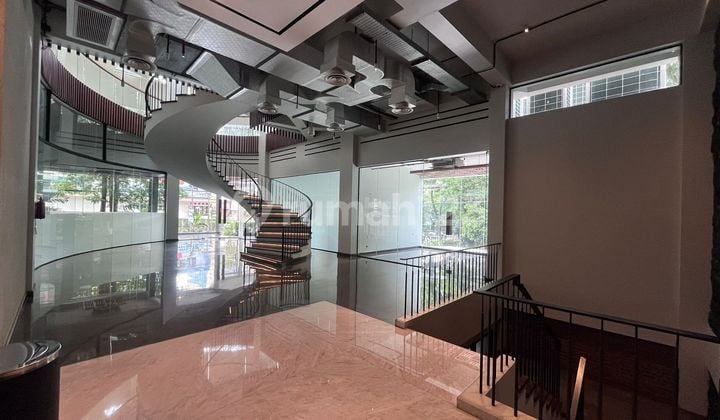 Disewakan Gedung Kantor 6 Lantai Area Strategis Dharmawangsa