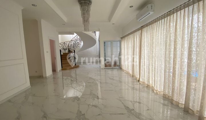 Rumah hoek mewah 3 Lantai murah di Sutera telaga biru