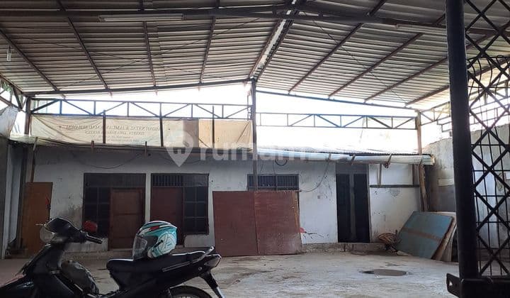 Cheap warehouse shop house suitable for industry on Jl. Raya Narogong.