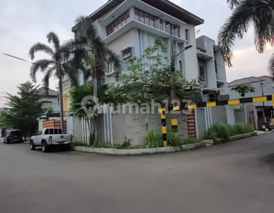 dijual murah 2 rumah gandeng siap huni 3 dan 5 lantai , di kelapa gading