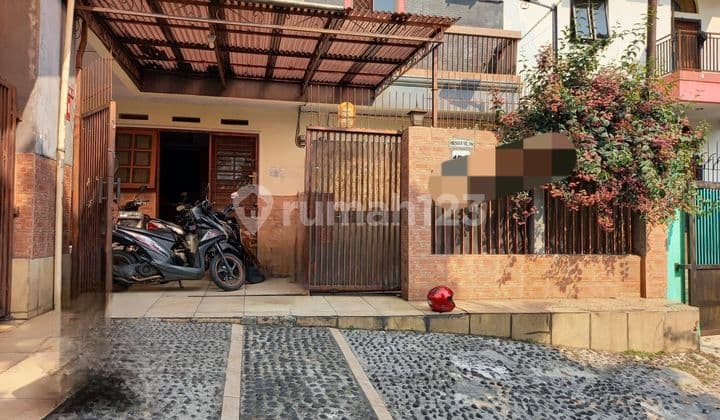 Nice 2-Story Boarding House