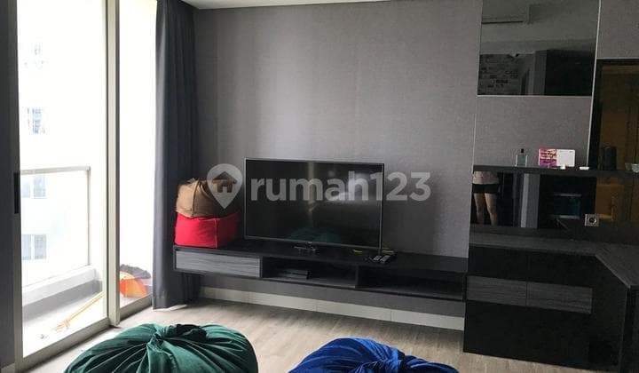Translation: For Rent fully furnished 1 bedroom sold as studio apartment Taman Anggrek Residences