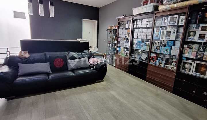 Rumah Pluit Barat Masih Bagus Rapi Terenovasi 3 Lantai