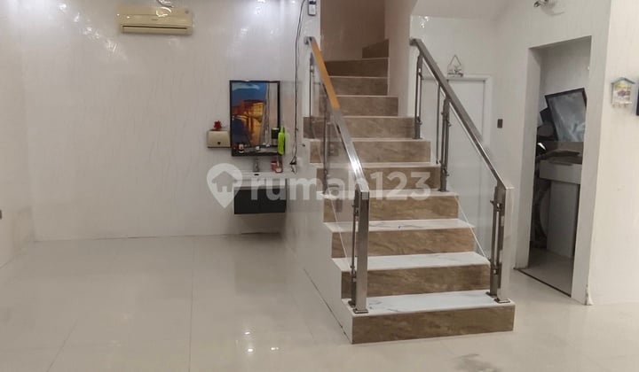 Rumah Mutiara Taman Palem Sudah Renov Rapi Siap Huni