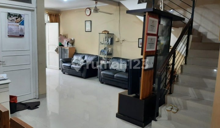 Rumah Taman Palem Lestari Terenovasi Bagus Siap Huni