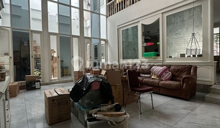 Rumah Permata Buana Dijual Luas 720m² Furnished Bagus