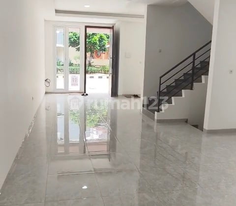 Rumah 3 Lantai Brand New City Resort Jarang Ada Siap Huni