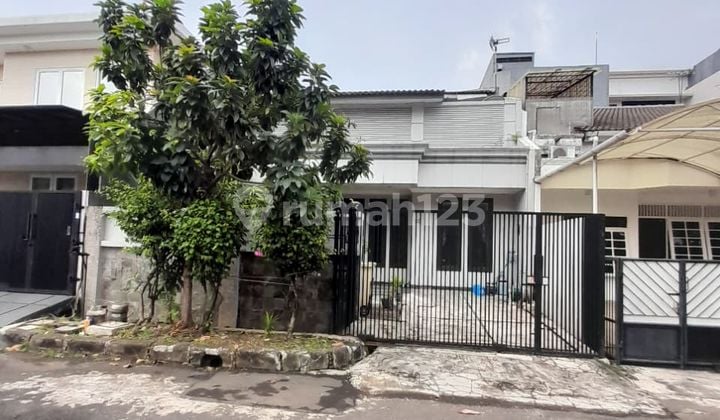 Rumah Dijual di Intercon Jakarta Barat