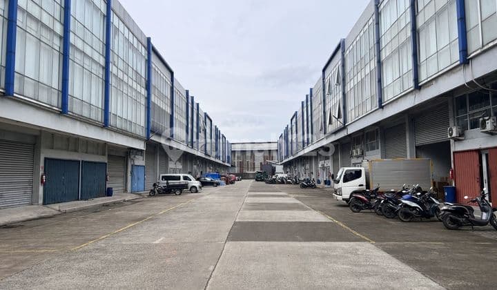 3-Storey Warehouse for Rent in Duta Indah Sentoha