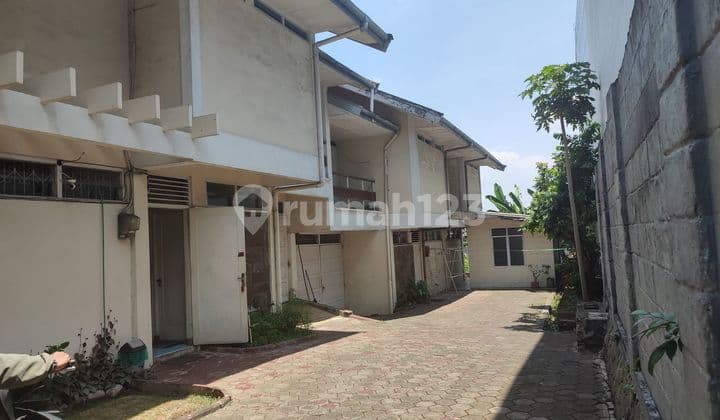 Rumah antik 2lantai di daerah sayap Dago Area Bisnis di Bandung