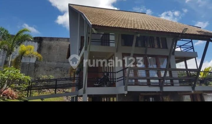 Villa 2lantai dg halaman yang luas di daerah Cibulakan Lembang Bandung