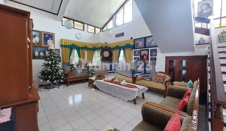 Rumah Besar Area Geger Kalong