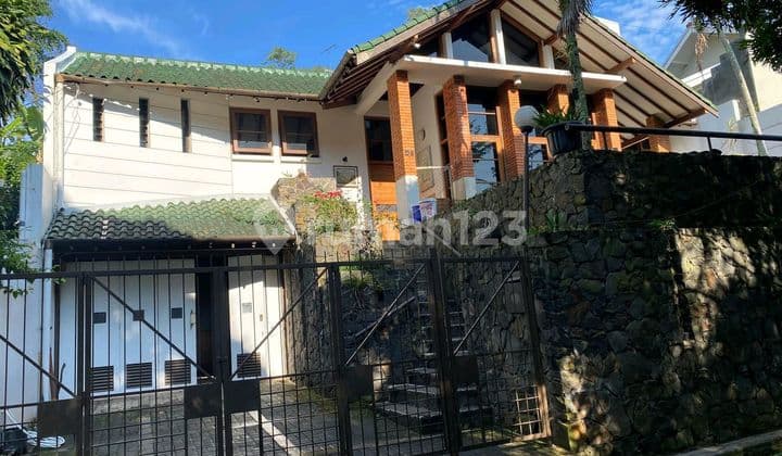 Rumah Villa Dago Atas