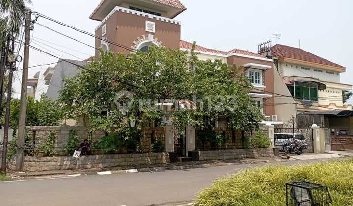Corner House Near Culinary and Business Area Citra Garden 3 West Jakarta