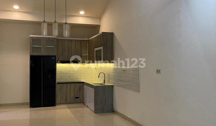 Hunian Asri Row Jalan Lebar Dekat Akses Tol di Cluster Alden