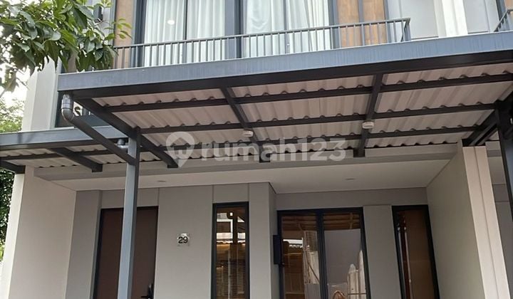 Hunian Asri 3 Lantai Dekat Kawasan Kuliner di Malibu Village